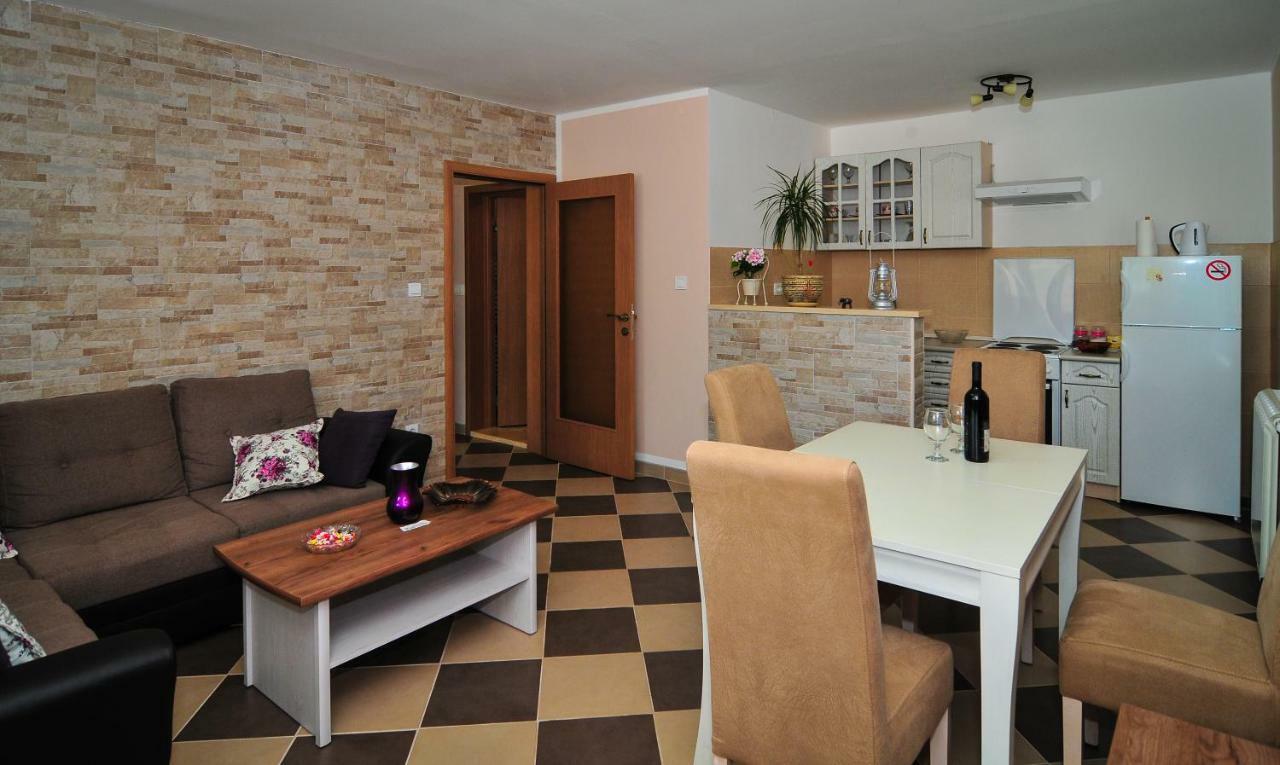 Apartment Elena Tivat Extérieur photo